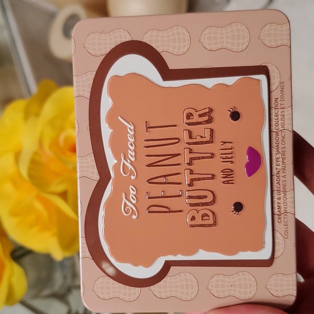 Too Faced Peanut Butter and Jelly eyeshadow palette